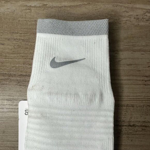 NWT Nike Unisex Spark Dri-FIT Lightweight Running Ankle Socks White Size Medium - Picture 4 of 10
